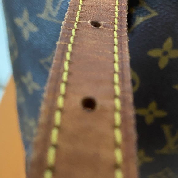 ⭐️SOLD ⭐️ Louis Vuitton Petit (PM) Bucket Bag - Picture 9 of 14